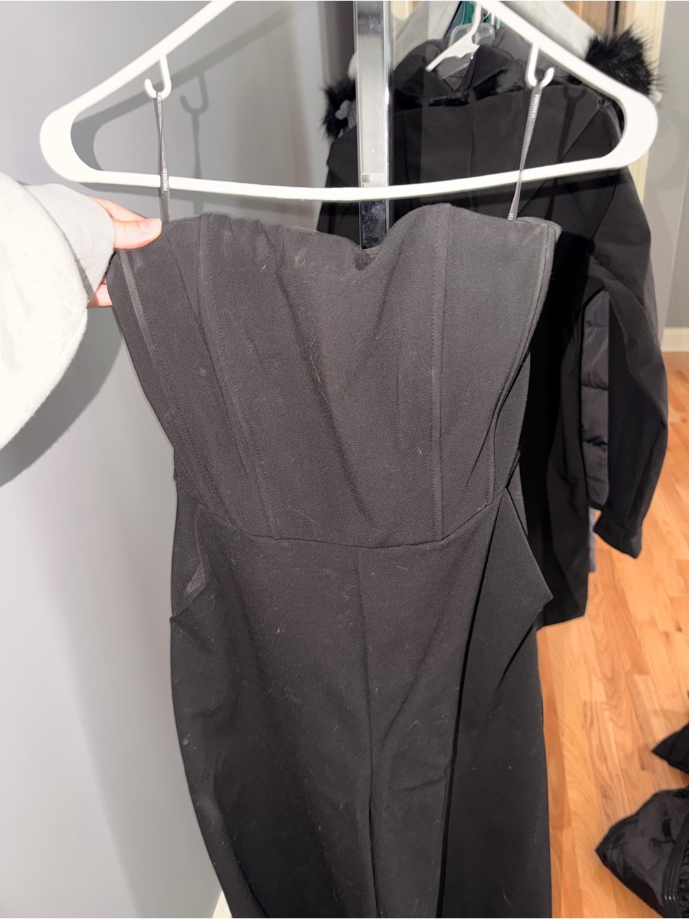 Express Strapless Black Dress with Structured Bodice